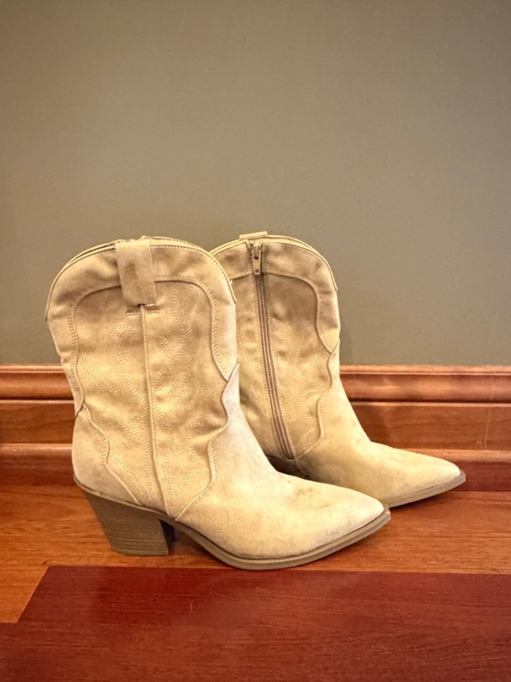 Universal Thread Women's Tan Cowboy Boots Jacey Western Ankle Zip, Suede Size 10